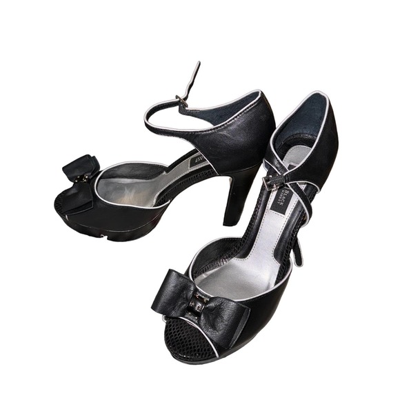 Black Heels with Bow Size 7 - Picture 4 of 7